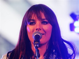 Ewa Farna na koncertě k otevření nového studia televize Óčko (9. června 2015)
